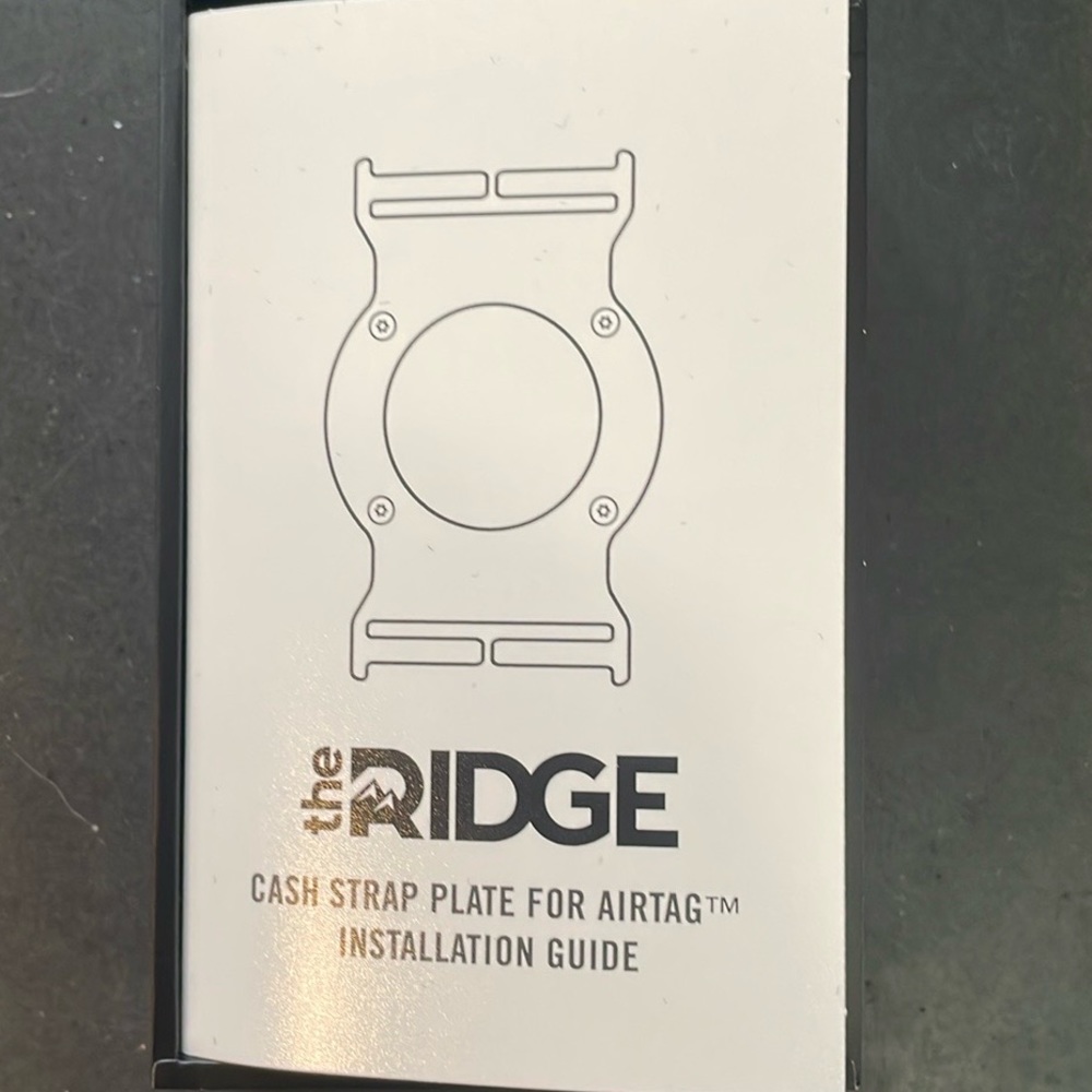 The Ridge Air Tag Cash Strap  NIB